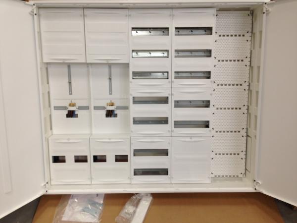 F-tronic Zählerschrank 2x 3.HZ Zählerfeld + 1x Verteilerfeld + 1x Verteilerfeld mit APZ + 1x Multimediafeld, 5-feldrig